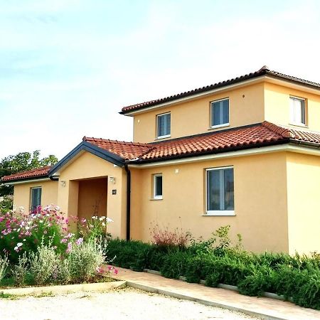 Vila Dubravka - Schoen Und Komfortabel Inmitten Von Olivenbaeumen Und Weinbergen Mit Whirlpool Valtura Bagian luar foto