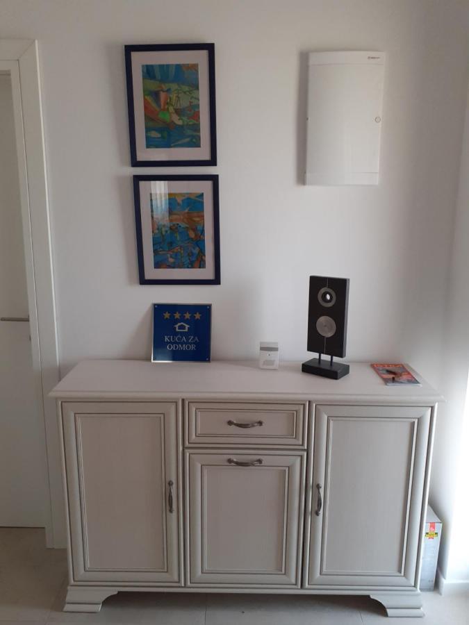 Vila Dubravka - Schoen Und Komfortabel Inmitten Von Olivenbaeumen Und Weinbergen Mit Whirlpool Valtura Bagian luar foto