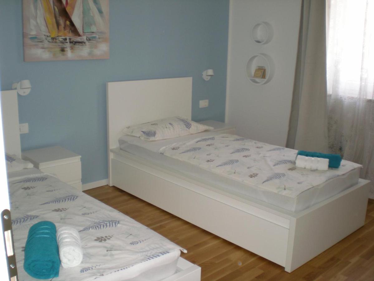 Vila Dubravka - Schoen Und Komfortabel Inmitten Von Olivenbaeumen Und Weinbergen Mit Whirlpool Valtura Bagian luar foto