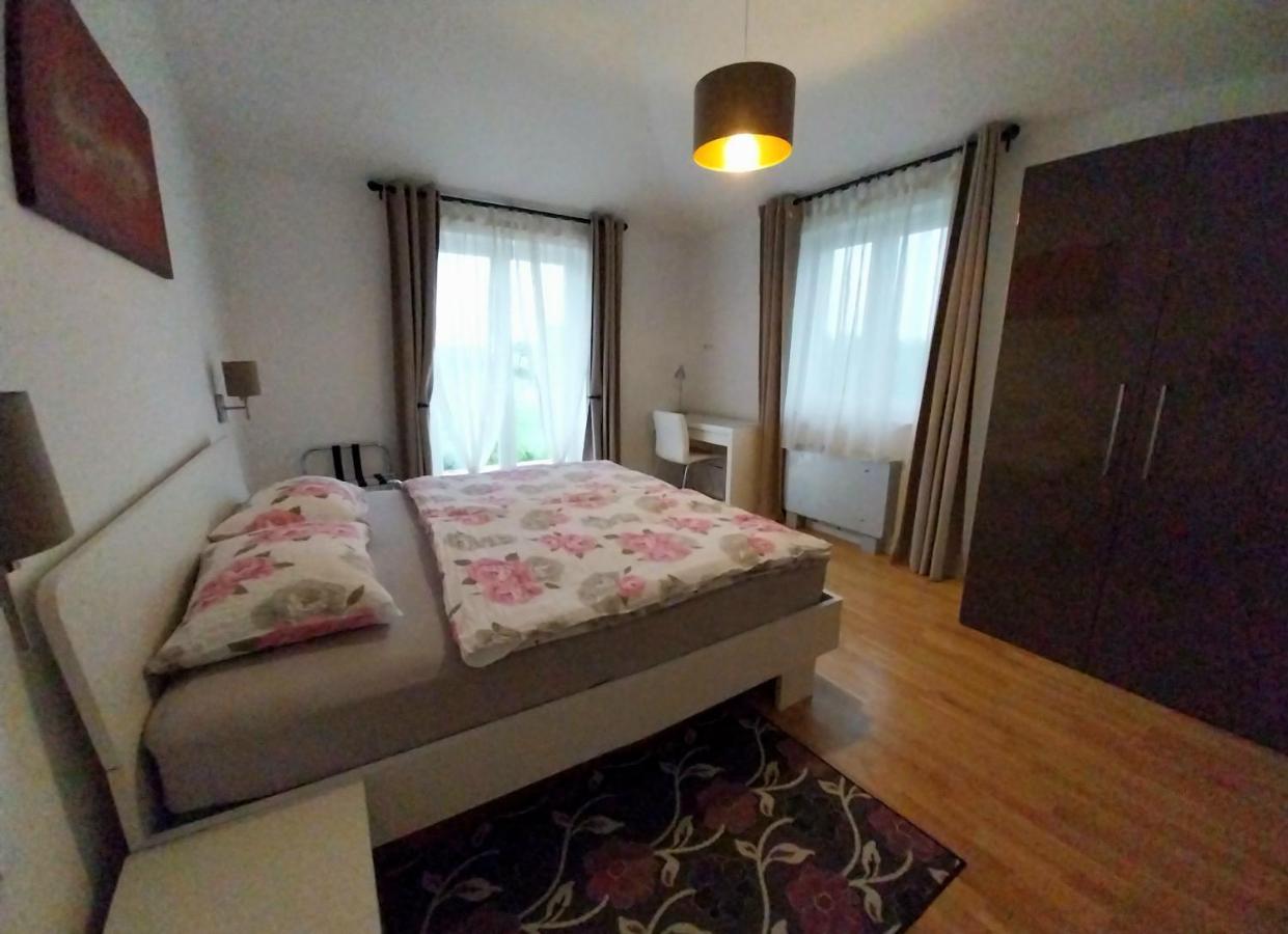 Vila Dubravka - Schoen Und Komfortabel Inmitten Von Olivenbaeumen Und Weinbergen Mit Whirlpool Valtura Bagian luar foto