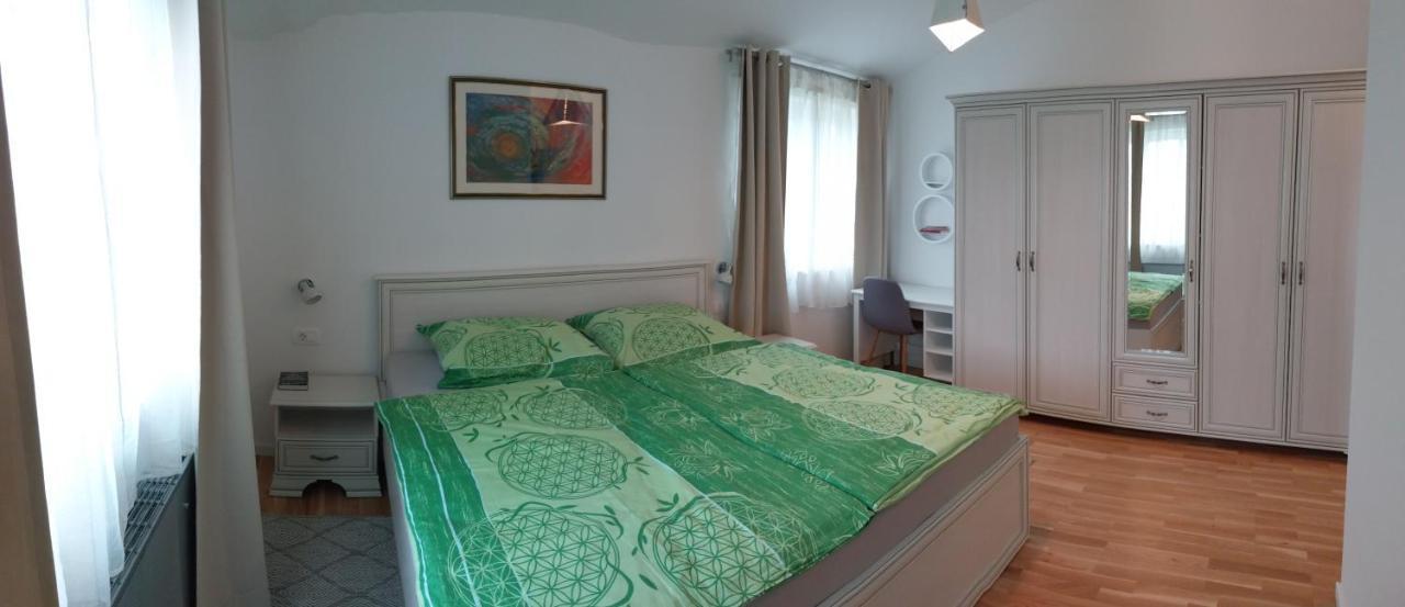 Vila Dubravka - Schoen Und Komfortabel Inmitten Von Olivenbaeumen Und Weinbergen Mit Whirlpool Valtura Bagian luar foto