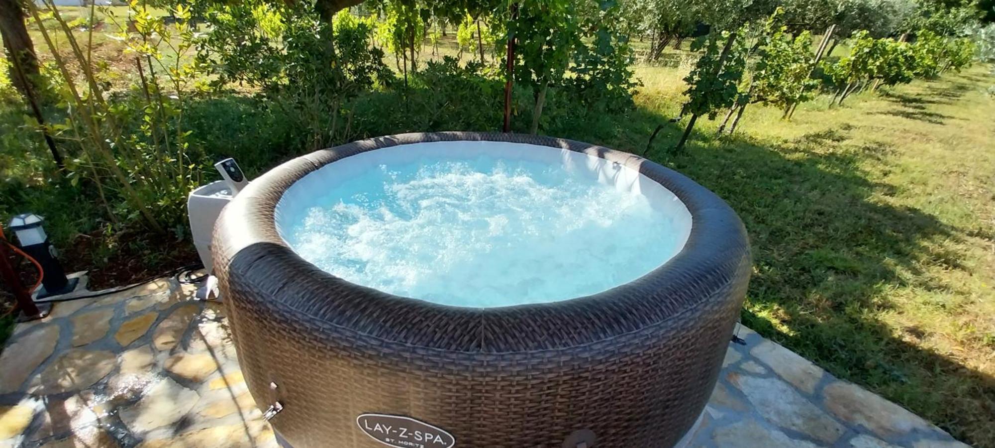 Vila Dubravka - Schoen Und Komfortabel Inmitten Von Olivenbaeumen Und Weinbergen Mit Whirlpool Valtura Bagian luar foto